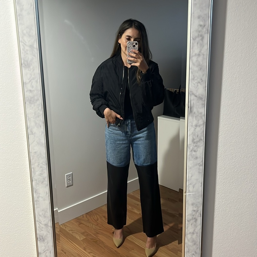 Black bomber jacket.
Size M
Used like new condition.